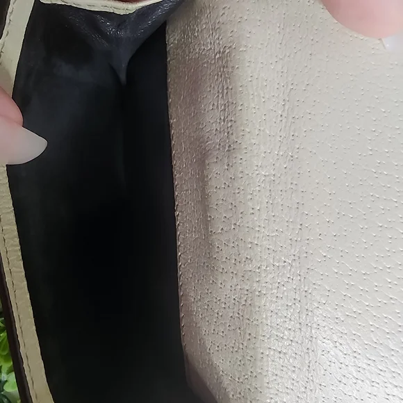 Gucci With COA Bifold Wallet - Picture 4 of 12